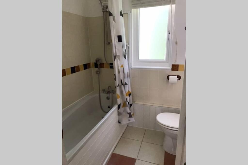37 Strawberry Hill, * Hayle